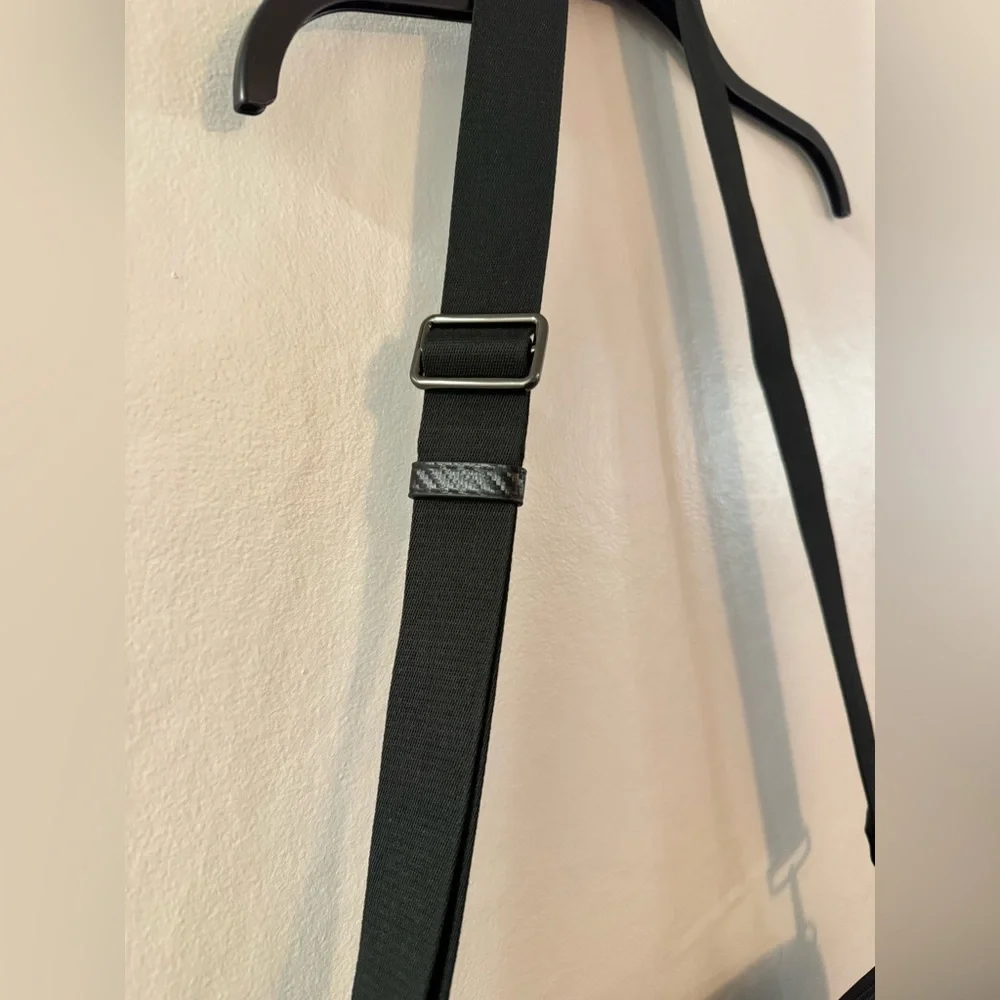 NWT TUMI Kalvin Laptop Crossbody Bag in Black